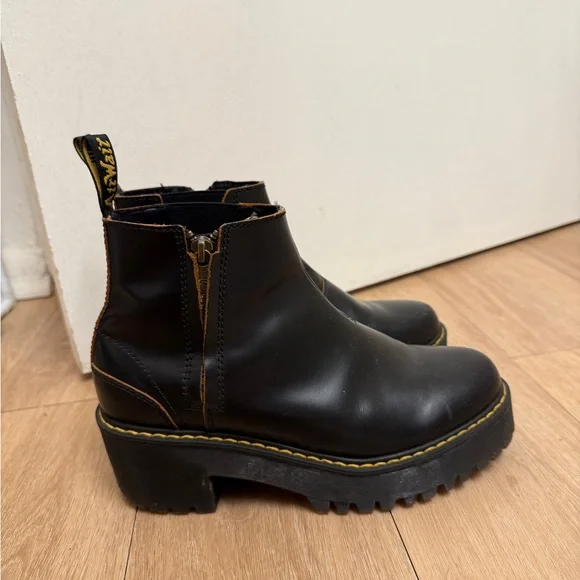 Dr.Martens SMOOTH LEATHER PLATFORM CHELSEA BOOTS - Picture 3 of 6